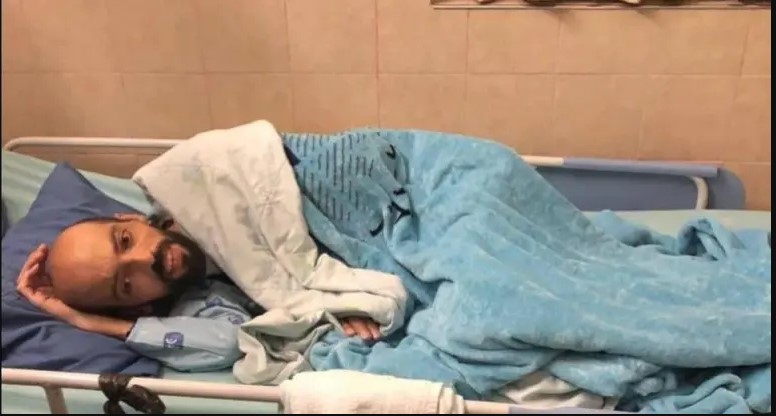 المعتقل خليل عواودة في أحدث صورة له في المستشفى